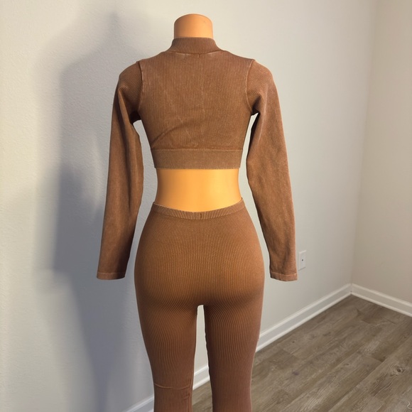 Brown Ribbed Two-Piece Set - Picture 2 of 2